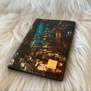 🤍 nwot | Lodis | marbled metallic passport case